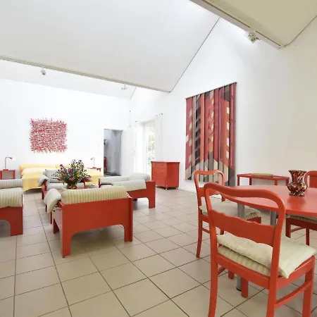 Spacious In With Garden