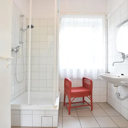 Spacious In With Garden *