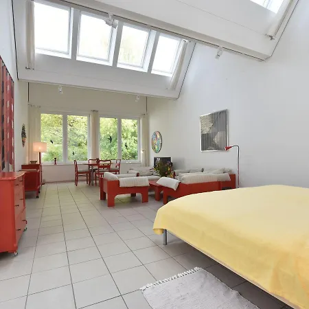 Spacious In With Garden *