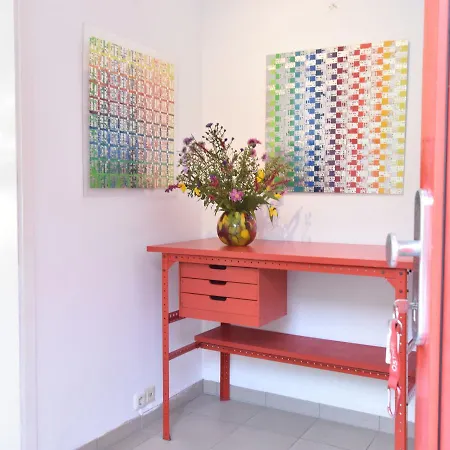 Spacious In With Garden