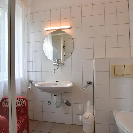 Spacious In With Garden